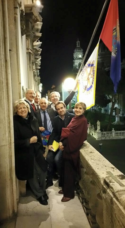 145 - Presenze del Governatore - 111 Anniversario del Rotary dal balcone del Municipio di Catania - Catania 23 febbraio 2016/001.jpg